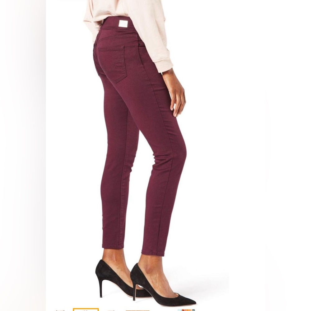 Levi’s Totally Shaping Pull-On skinny jeans